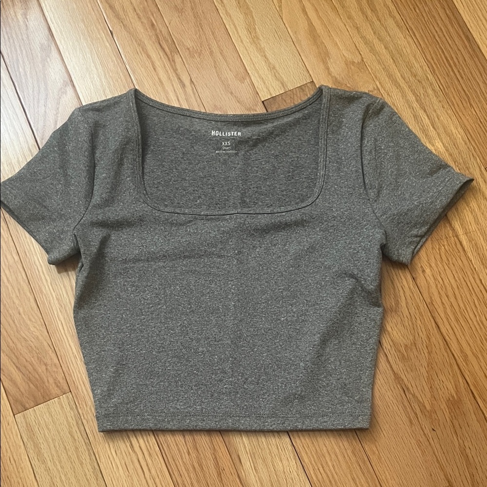 Hollister Women's Gray Short Sleeve Tee